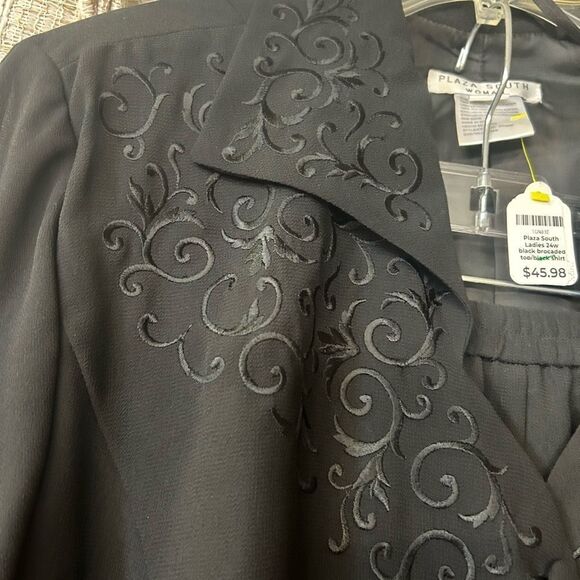 Plaza South Ladies 24w black brocaded top/black shirt - Picture 2 of 8